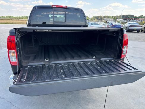 Used 2015 Nissan Frontier SV w/ SV Value Truck Package RWD image 6