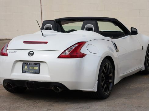 Used 2010 Nissan 370Z Touring RWD image 37