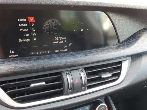 Used 2019 Alfa Romeo Stelvio AWD image 25