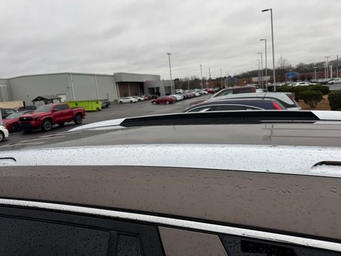 Used 2010 Buick Enclave CX w/ Driver Confidence Package image 7