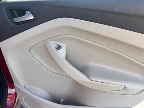 Used 2019 Ford Escape SE FWD image 18