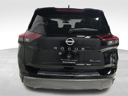 Used 2025 Nissan Rogue SL AWD/4WD image 5
