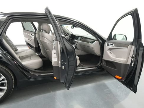 Used 2015 Hyundai Genesis 3.8 w/ Option Group 04 AWD/4WD image 40