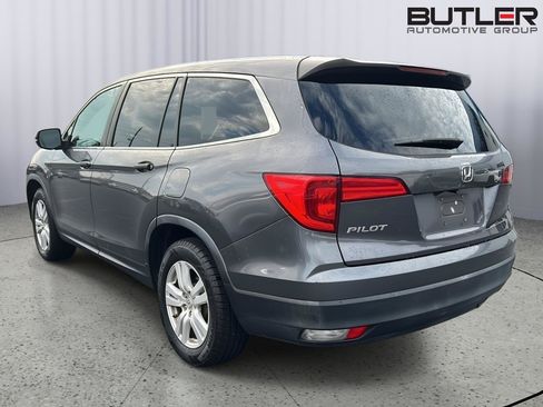 Used 2017 Honda Pilot LX image 2