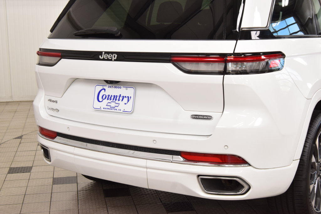 Used 2022 Jeep Grand Cherokee Overland w/ Luxury Tech Group IV AWD/4WD image 22