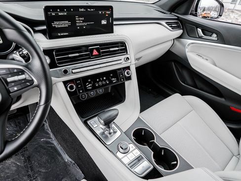 Used 2025 Genesis G70 2.5T image 30