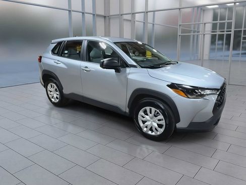 Used 2024 Toyota Corolla Cross L AWD/4WD image 2