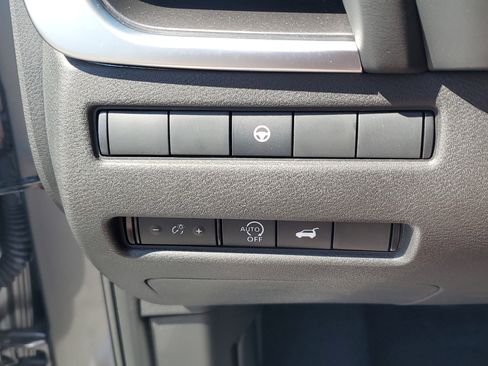 Certified 2024 Nissan Rogue SV image 24