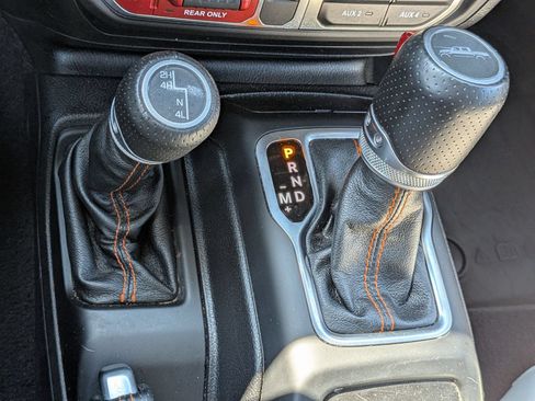 Used 2020 Jeep Gladiator Mojave w/ Dual Top Group AWD/4WD image 25