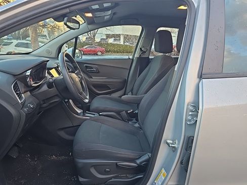 Used 2020 Chevrolet Trax LS image 9