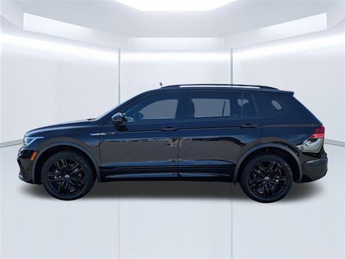 Used 2022 Volkswagen Tiguan SE R-Line image 8