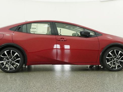 New 2026 Toyota Prius Plug-In Hybrid FWD image 2