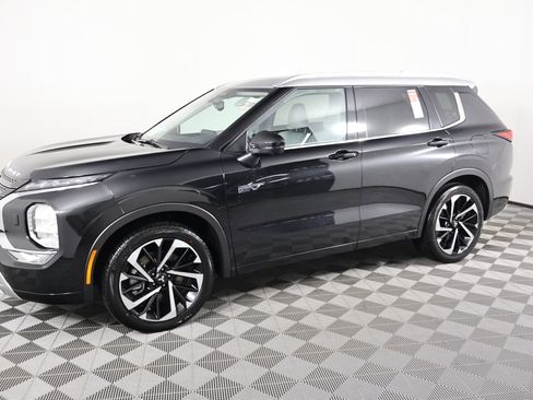 Used 2025 Mitsubishi Outlander SEL image 9