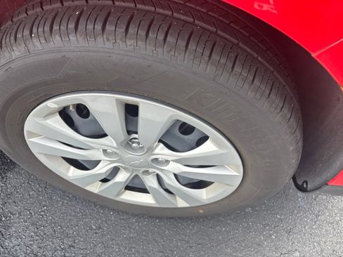 Used 2025 Kia Soul LX FWD image 3