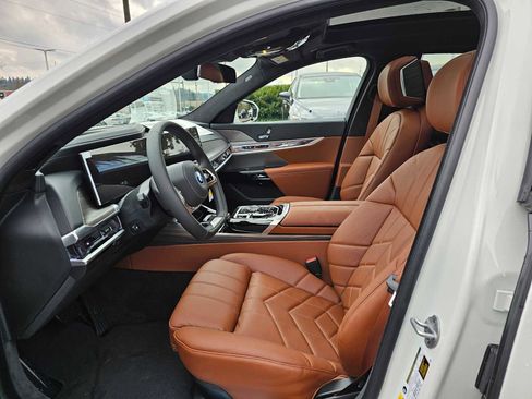 New 2025 BMW i7 xDrive60 w/ Executive Package image 26