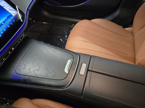 Used 2025 Mercedes-Benz E 350 Sedan image 25