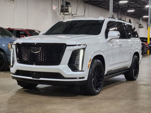 Used 2025 Cadillac Escalade Sport Platinum AWD/4WD image 4