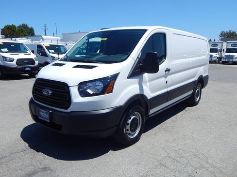 Used 2018 Ford Transit 150 130 Low Roof RWD image 1