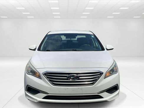 Used 2017 Hyundai Sonata SE FWD image 2