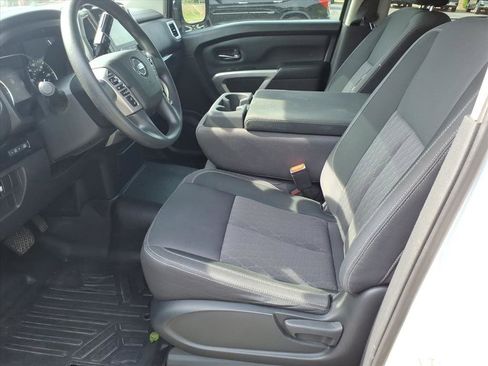 Used 2021 Nissan Titan SV AWD/4WD image 11
