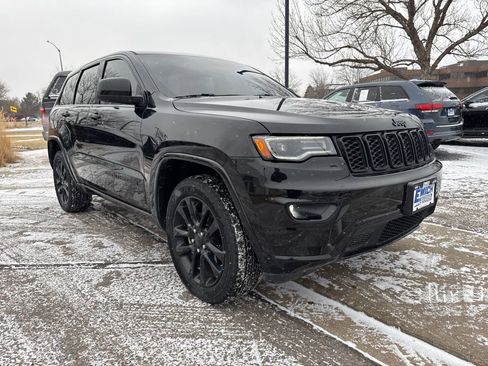 Used 2020 Jeep Grand Cherokee Altitude image 7