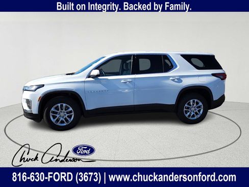 Used 2023 Chevrolet Traverse LS image 8