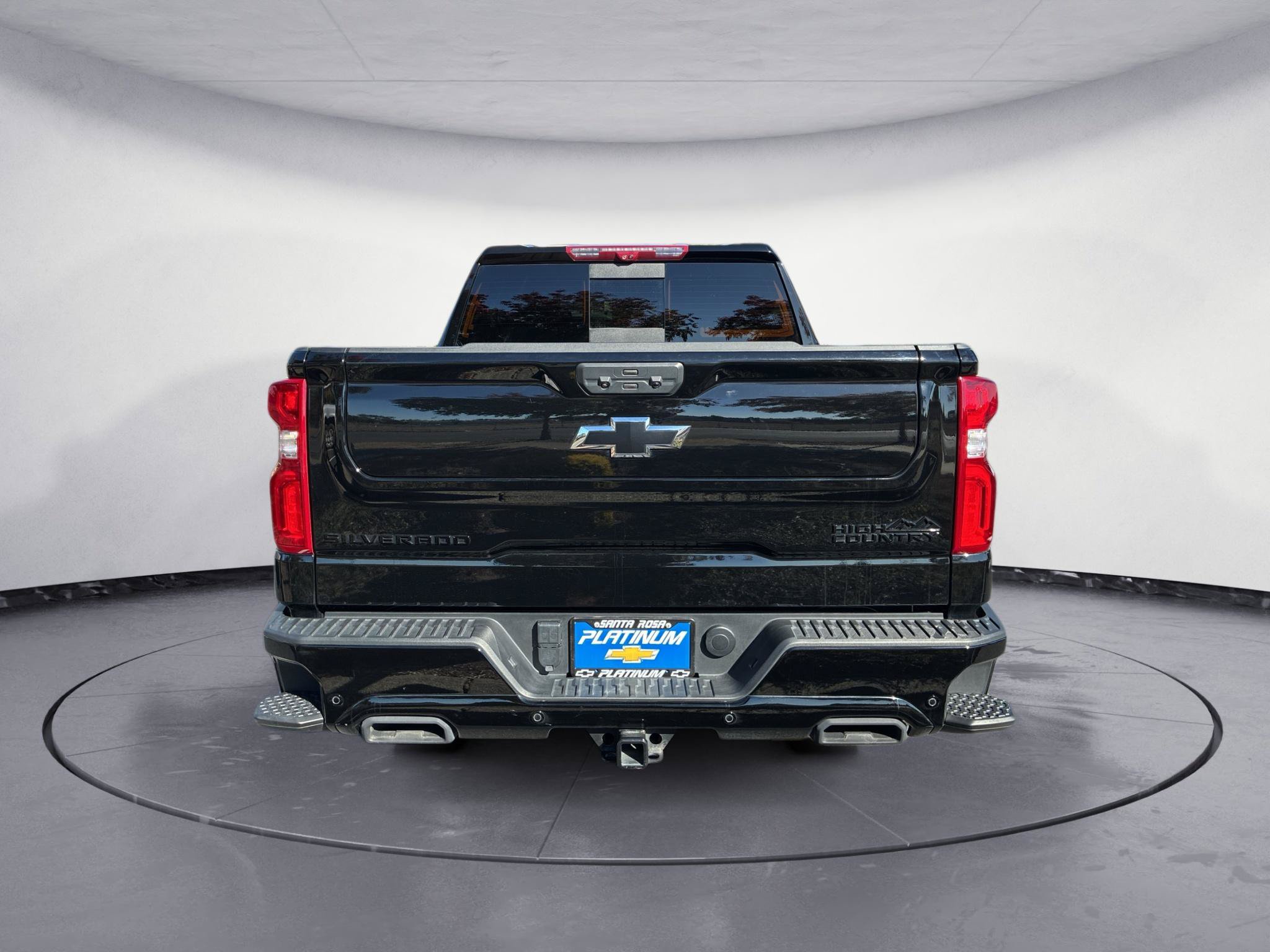 Used 2024 Chevrolet Silverado 1500 High Country w/ Midnight Edition AWD/4WD image 5