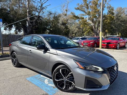 Used 2025 Nissan Altima 2.5 SR FWD image 5