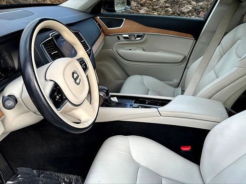 Used 2021 Volvo XC90 T6 Momentum w/ Protection Package Premier image 23