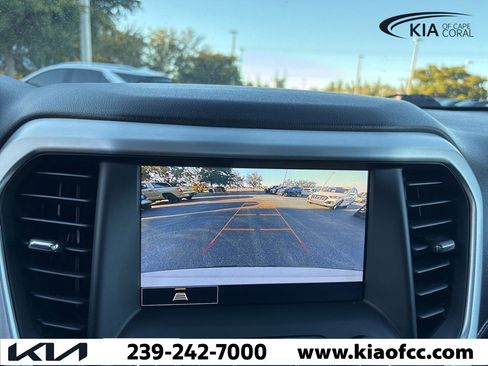 Used 2021 GMC Acadia SLT image 21