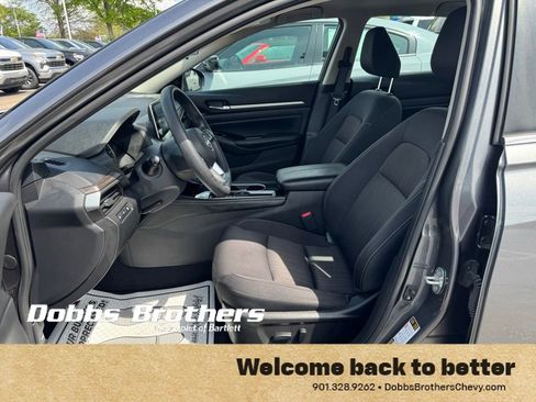 Used 2023 Nissan Altima 2.5 SV FWD image 12