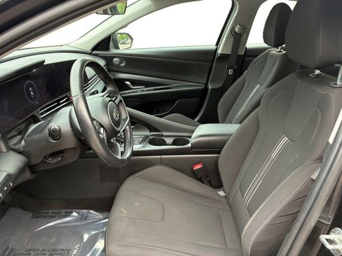 Used 2023 Hyundai Elantra SEL w/ Convenience Package FWD image 13