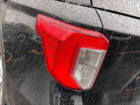 Certified 2022 Ford Explorer XLT w/ Equipment Group 202A image 28