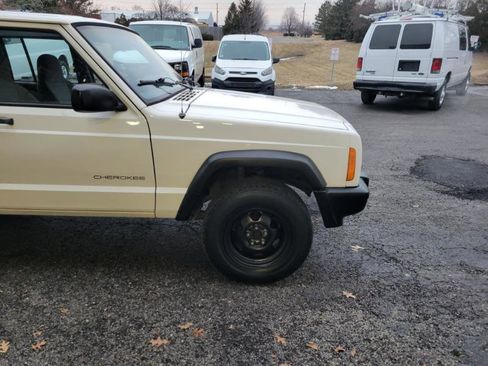 Used 1998 Jeep Cherokee SE image 16