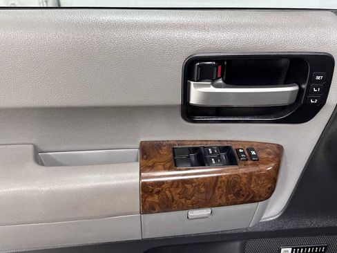 Used 2010 Toyota Sequoia Platinum image 15