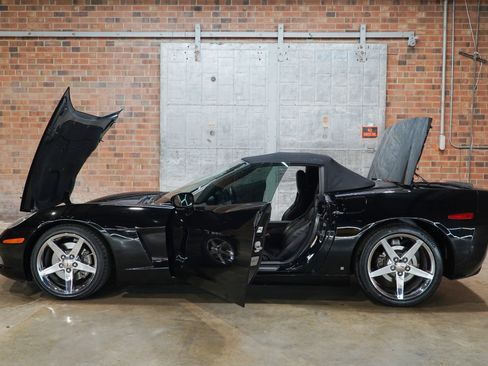 Used 2008 Chevrolet Corvette Convertible w/ Preferred Equipment Group RWD image 27