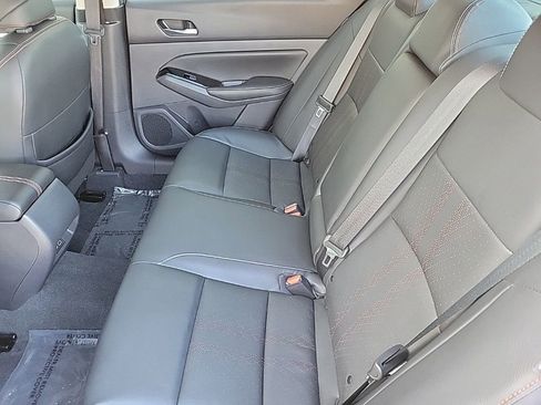 Used 2023 Nissan Altima 2.5 SR w/ SR Premium Package image 13