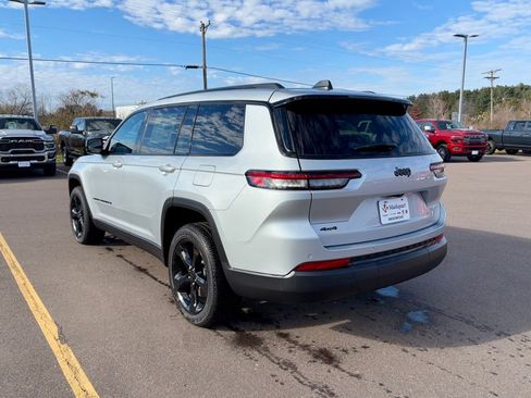 New 2025 Jeep Grand Cherokee L Altitude image 3