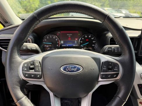 Used 2024 Ford Explorer XLT w/ Equipment Group 202A AWD/4WD image 10