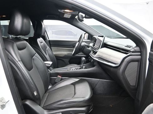 Used 2023 Jeep Compass Latitude image 28