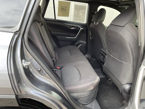 Used 2023 Toyota RAV4 SE image 29