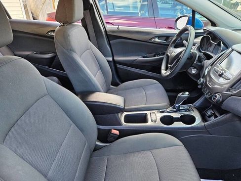 Used 2017 Chevrolet Cruze LT image 10