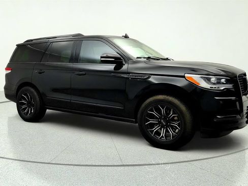 Used 2023 Lincoln Navigator Reserve AWD/4WD image 3