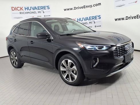 Used 2023 Ford Escape Platinum AWD/4WD image 3