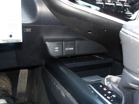 Used 2019 Toyota Camry SE FWD image 21