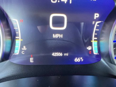 Used 2023 Chrysler Pacifica Touring-L FWD image 29