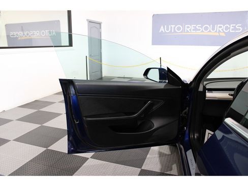 Used 2019 Tesla Model 3 Standard Range Plus image 18