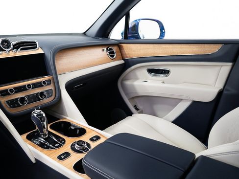 New 2025 Bentley Bentayga Extended Wheelbase image 26