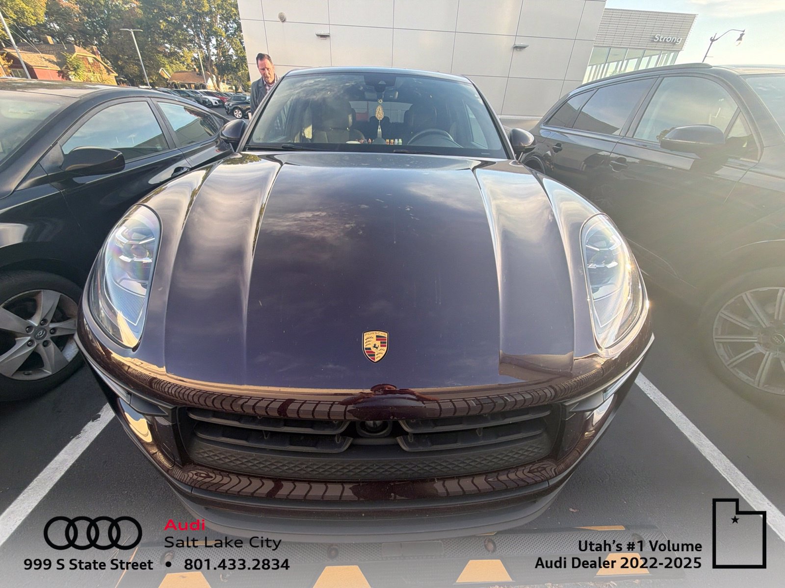 Used 2023 Porsche Macan AWD/4WD image 1