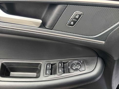 Used 2024 Ford Edge SEL w/ Convenience Package image 17